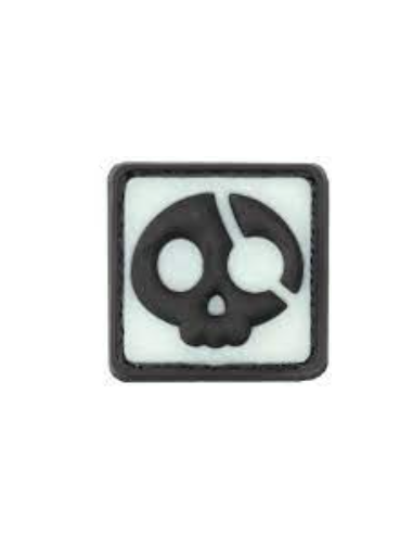 Pirate PVC embleem (helendav/must)